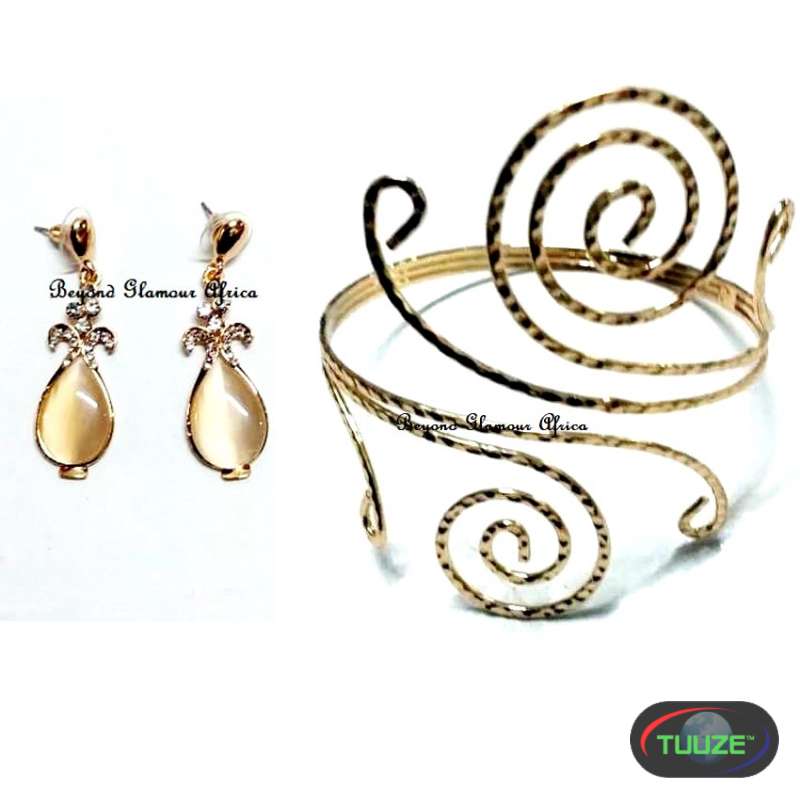 Womens-Gold-Tone-Armlet-with-golden-earrings-11662802113.jpg