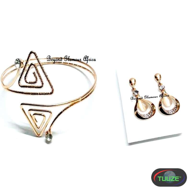 Womens Triangular golden armlet with pair earrings